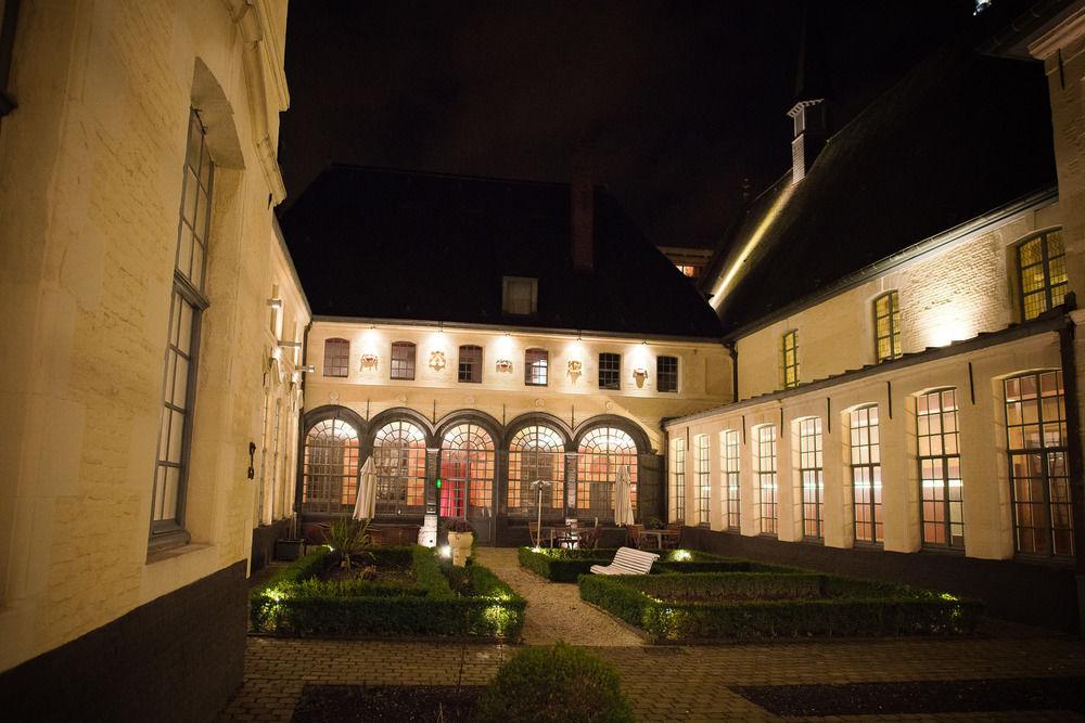 L'Hermitage Gantois, Autograph Collection Lille Eksteriør bilde The courtyard of the museum